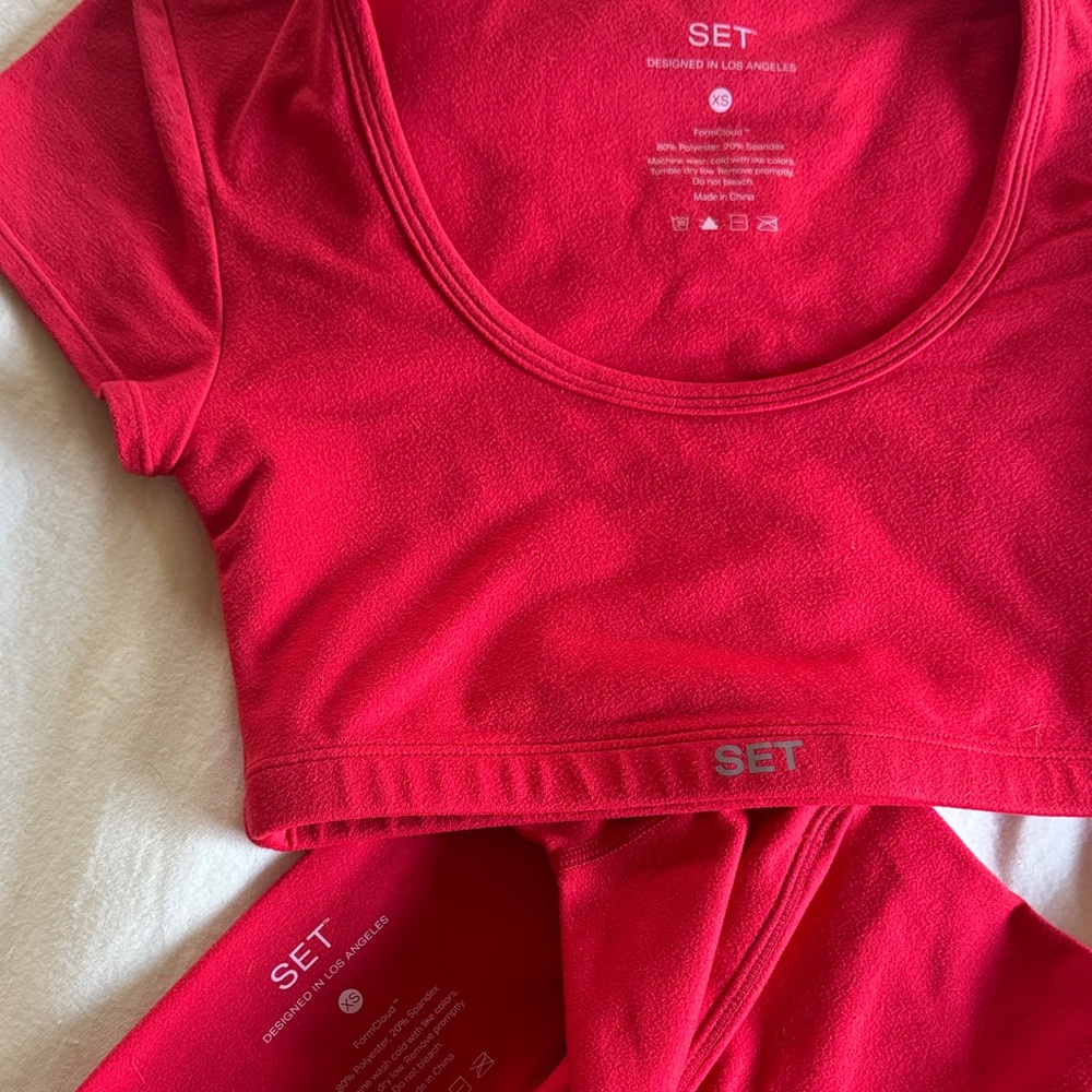 Set Active Red Set - Picture 2 of 2